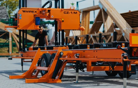 Film z serii jak to pracuje - pilarka przejezdna CZ-1/M - 1