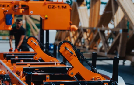 Film z serii jak to pracuje - pilarka przejezdna CZ-1/M - 2