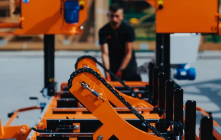 Film z serii jak to pracuje - pilarka przejezdna CZ-1/M - 3