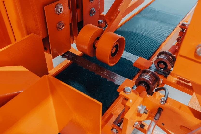 CZ-2 Pilarka pozioma-9