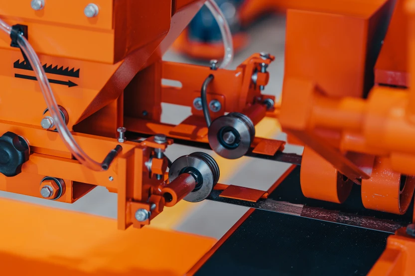 CZ-2 Pilarka pozioma-11