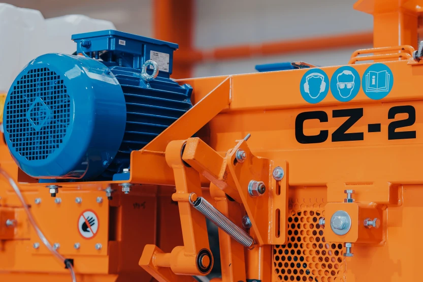 CZ-2 Pilarka pozioma-12